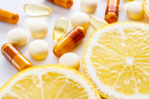 Vitamin C pospešuje rast kose