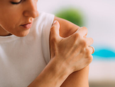 Smrznuto rame: 3 vežbe za smanjenje bolova