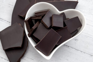Da li crna čokolada može da snizi krvni pritisak? Evo šta kaže nauka