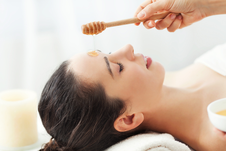 Med u službi lepote: Prednosti upotrebe meda za negu kože