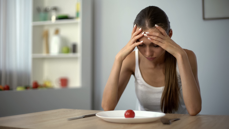 Anoreksija: Kako prepoznati simptome i koje mere treba preduzeti?