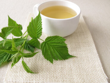 Čaj od listova maline smanjuje upale, poboljšava varenje i ublažava tegobe sa desnima
