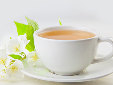 Beli čaj: Uživajte u divnoj aromi napitka koji jača kosti i štiti od osteoporoze